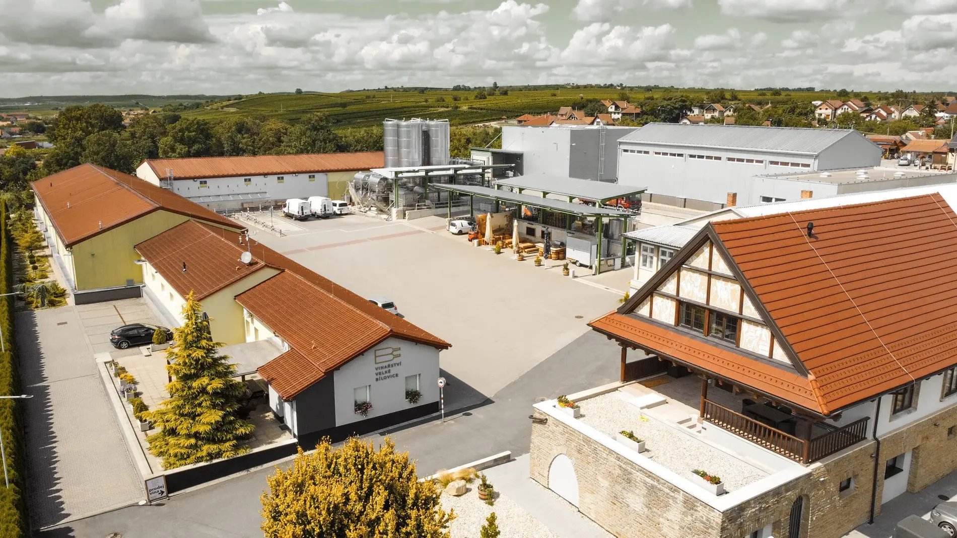 Areál Vinařství Velké Bílovice z výšky